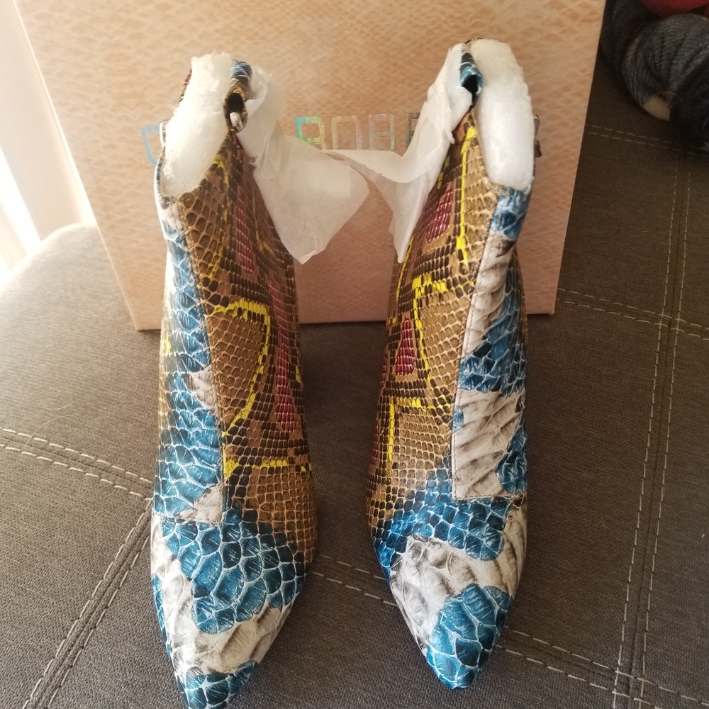 1 left!!! Cape Robin Multi Colored Snake Booties - Picture 6 of 7